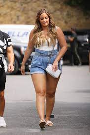 Jacqueline jossa takes you from behind the seams to behind the. 2021 Jacqueline Jossa Sieht In Jeansshorts Unglaublich Aus Als Sie Mit Freunden Zum Mittagessen Geht Wahrend Sie Nach Ehemann Dan Osborne Verlangt Gettotext Com