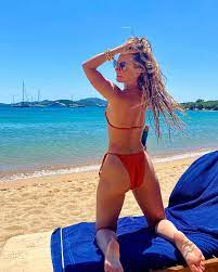 Julianne Hough Body Shape Physique - Sun Day