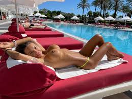 TW Pornstars - Monika Fox. Twitter. What do you think of women sunbathing  topless on public. 9:05 AM - 9 Oct 2021