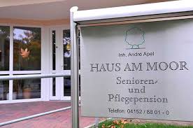 And this house, haus am moor (which translates as 'house on the moor') is another great example of this aesthetic. Haus Am Moor Altenheime Apel Geesthacht