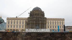 Named in honour of the prussian scholars wilhelm and alexander von humboldt, it combines the rebuilt baroque façades of the former royal palace. Wie Das Humboldt Forum Im Berliner Schloss Eroffnet Wird