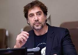 Javier bardem protests alone in the middle of times square for the safeguard of the oceans. Fthri4hyukjmom
