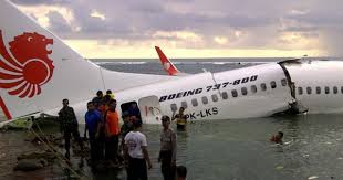 Pihaknya menduga lion air jt 610 yang sempat hilang kontak itu hancur saat jatuh membentur permukaan air di perairan tanjung karawang, jawa tim sar gabungan telah menemukan roda pesawat lion air jt 610. Basarnas Pastikan Pesawat Lion Air Jt 610 Jatuh Di Karawang