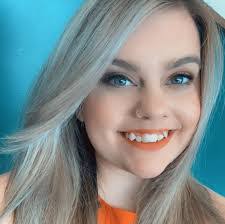 Leah Sumner's Instagram, Twitter & Facebook