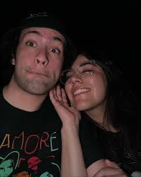 i'm 23 now, but my girlfriend still smells so st*nky 😟🥺💕