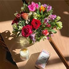 Send flowers with chocolates online to enrich the mood of the recipient with a suitable gifting option. Flowers And Chocolates Order Flowers And Chocolates For Delivery