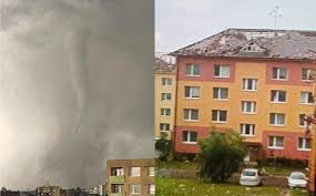 Lidé na sociálních sítích pak sdílejí záběry, na kterých je vidět, jak se oblastí prohnalo tornádo. 2cyiqbp0axllim