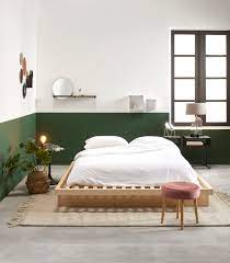 karwei pak de verfkwast voor een opvallende lambrisering in emerald groen plaats het bed middenin de kamer meubel ideeen slaapkamer interieur bed meubels