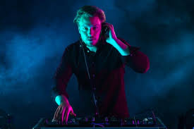 Unsere hochzeit war einfach eine unvergessliche feier, auch dank der wir haben msmusic als dj für unsere hochzeit gebucht und können ihn nur weiterempfehlen. Djs In Munchen Bayern Eventpeppers