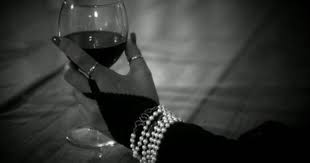 Pin By Rose Eva Mendes On Vino Women Drinking Wine Wine Drinks Personalized Wine Glass