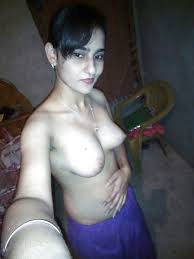 Naughty Housewife Showing Tight Boobs | Indian Nude Girls