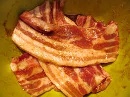 Hartia de copt o inchidem etans in jurul carnii si dam tava la cuptorul incins la 130°c. Fleica Marinata Coapta La Cuptor Aphex