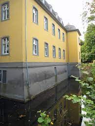 Die idyllische lage inmitten einer parkähnlichen grünanlage und mit alten bäumen lädt zu gemütlichen spaziergängen ein. Datei Haus Blegge 4 Jpg Wikipedia