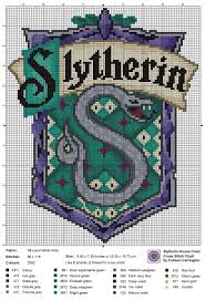 Sie werden ganz verrückt werden nach kreuzstich! Free Harry Potter House Crest Cross Stitch Charts Kreuzstich Stickvorlagen Sticken Kreuzstich Harry Potter Hakeln