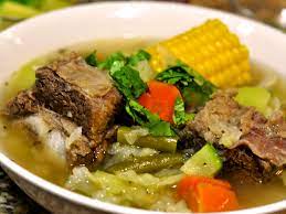 No puedes hablar de comida salvadoreña si no has saboreado y disfrutado de una de sus sopas típicas mas emblemáticas, la sopa o caldo de gallina india te hace viajar a sus raíces criollas y únicas de sus recetas milenarias. Sopa De Res Salvadorena Receta Facil