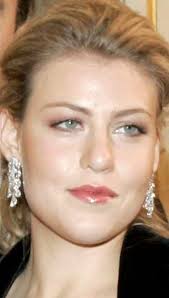 Snart tar hon över imperiet