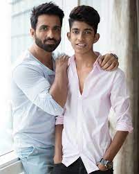 Sonu sood has never revealed about his romantic or emotional connection with his wife to media. Krkboxoffice On Twitter He Is Son Of Sonusood And Sure Shot Super Star Of Future
