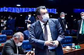 Este señor, al postular la primera nominación, se sometió a la condición de bolsonaro, que quería una pgr en sintonía con las políticas gubernamentales. Uk2zraqurmrs8m