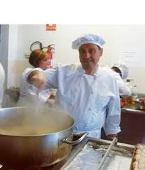 Curso de cocina para todos,hoy hacemos una receta de arroz caldoso con pollo de corral bien sencilla,probar a hacerla y me contais.podeis ver todos los. Luis Villamor Recibe Un Curso De Cocina De 480 Horas En La Escuela Superior De Gastronomia Y Hosteleria De Toledo Grupocecap Es