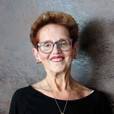 Debora Winn's Instagram, Twitter & Facebook