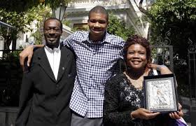 Giannis Antetokounmpo Lifestyle Wiki Net Worth Income Salary House Cars Favorites Affairs Awards Family Facts In 2020 Nba Matches Gianni Basketball Players