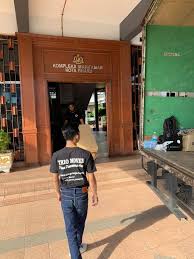 Apakah waktu solat hari ini kota tinggi? Trio Mover Hari Pertama Perpindahan Kompleks Mahkamah Facebook