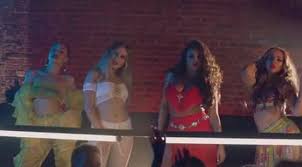 Eu estava lá pra me divertir e filmei The Reggaeton Lento Music Video Is Out Little Mix Girls Facebook