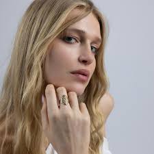 ÉMILLIE ANNE (@emillieanneofficial) • Instagram photos and videos