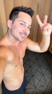 Adrian J. Matos (@Adrianpresenta)