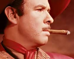 Aquí en la inauguración de la tienda de Vicente Fernández, él cual le pidió  a Don Antonio Aguilar ser el padrino.