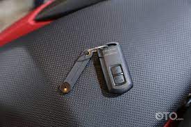 Ingat hanya membuka jok lho ya bukan tangki…hehehehe. Sistem Keyless Honda Vario 150 Beda Dengan Pcx 150 Oto
