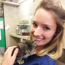 Vandaag is het dag van de dierenarts! Het duimpje van Celine & Ben is voor  de nieuwe dierenarts Karin Bartels 👍❤️ Maar ook onze handjes op elkaar👏👏  voor Ben en Celine zelf.