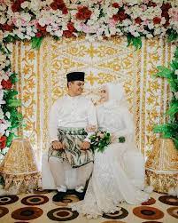 Pertanyaan tersebut pasti terus menghantui para calon pengantin yang akan menikah di tahun ini. 23 Inspirasi Gaun Pengantin Muslimah Yang Modern Updated 2021 Bukareview