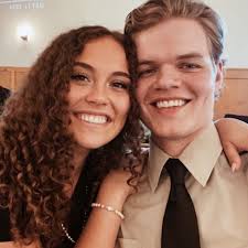 Alexis Elizabeth Oliver and Hunter James Waldsmith's Wedding Website