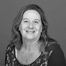 Laura Pardo's Instagram, Twitter & Facebook