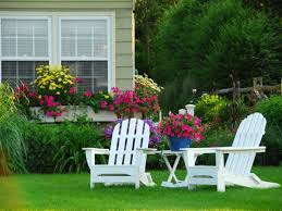 Building a small seating area is a good idea to dedicate a space that you would love to spend outdoor time there and can make your backyard more inviting. Front Yard Seating Living Space In Front Of The House