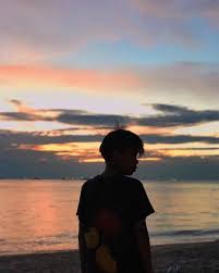 Eits, daripada terlalu panjang, yuk ah cek kumpulan gambar pemandangan di bawah ini. Gambar Mungkin Berisi Satu Orang Atau Lebih Orang Berdiri Samudera Langit Awan Senja Luar Ruangan Air Fotografi Potret Fotografi Pemandangan Fotografi
