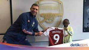 Now is the time for one former barcelona great to join up with another in order get the new arsenal era well and truly under way. Arsenal Recruit Leo Messo Who Is Leo Messi World Today News