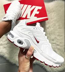 Nike Air Max Plus In Weiss Rot White Red Foto Fanamss Instagram Feedproxy Google Nike Air Max Nike Air Max Plus Sneakers Nike