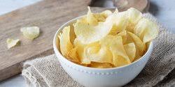 Berdasarkan definisi keripik tersebut, keripik singkong bisa disebut sebagai panganan yang terbuat dari singkong yang diiris tipis. 7 Cara Membuat Keripik Singkong Renyah Bisa Jadi Camilan Di Waktu Senggang Merdeka Com