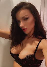 Francesca Eastwood - Free pics, galleries & more at Babepedia