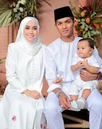 Majlis perkahwinan mia ahmad amp izham malam resepsi. Biodata Pelakon Mia Ahmad Isteri Pemain Bola Sepak Izham Tarmizi Iluminasi