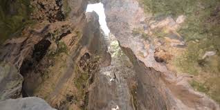 Gua batu cermin cukup mudah dijangkau dari pusat kota labuan bajo, ibu kota kabupaten manggarai barat, nusa tenggara timur. Tips Berwisata Ke Goa Batu Cermin Di Labuan Bajo Halaman All Kompas Com