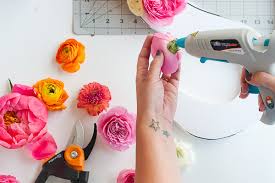 Design your own wedding centerpieces with submersible fake flowers and clear glass cylinder vases from afloral.com. Floating Flower Diy How To Create A Diy Flower Message That Also Floats Paper And Stitch