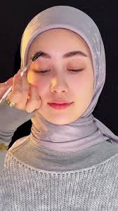 Soft Everyday Glitter Eye Makeup with Armani Beauty Eye Tint in 67S