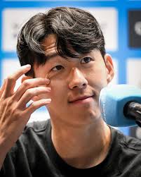Heung-min Son got emotional after announcing he's leaving Spurs during a  press conference in his home country of South Korea 🥺