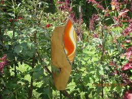 Wer eine teichpflanze für die flachwasserzone sucht, ist mit der schwanenblume bestens beraten. Gartenstele Aus Holz Und Glas Kreative Glasgestaltung