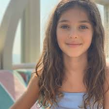 David schwimmer's daughter, cleo buckman schwimmer, is rocking a new quarantine haircut. David Schwimmer S Daughter Cleo 9 Shows Off New Shaved Head