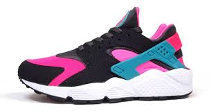 Resembling a south beach style code, the iconic nike air huarache is given a unique hyper pink/dusty cactus colorway. Nike Air Huarache Hyper Pink Dusty Cactus Another Look Nice Kicks