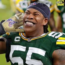 Right before a game last year Za'darius Smith let a few kids try